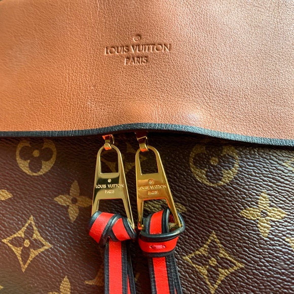 Gently used Louis Vuitton shoulder bag - Picture 4 of 5